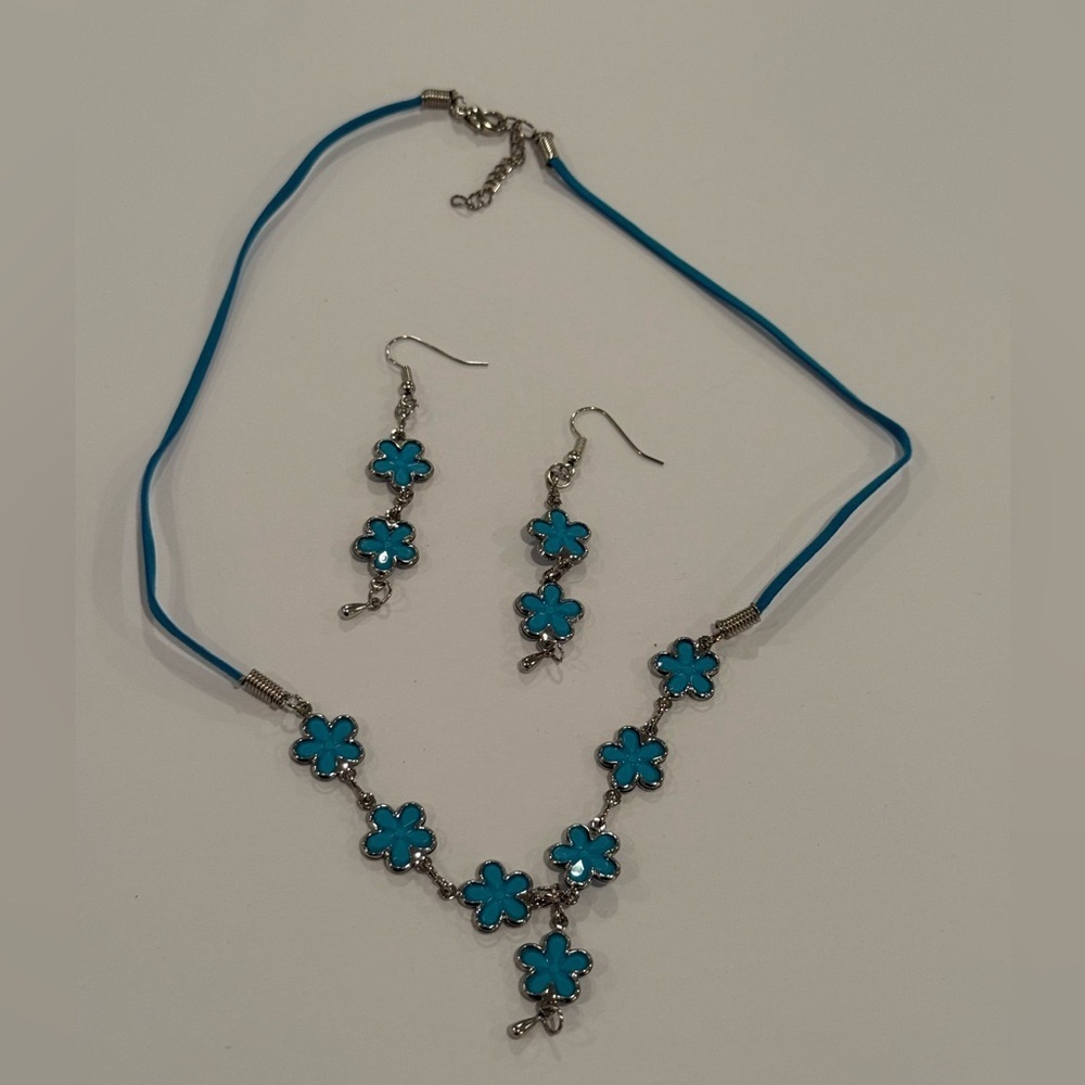 Vintage fashion jewelry Floral Necklace and Earring Set